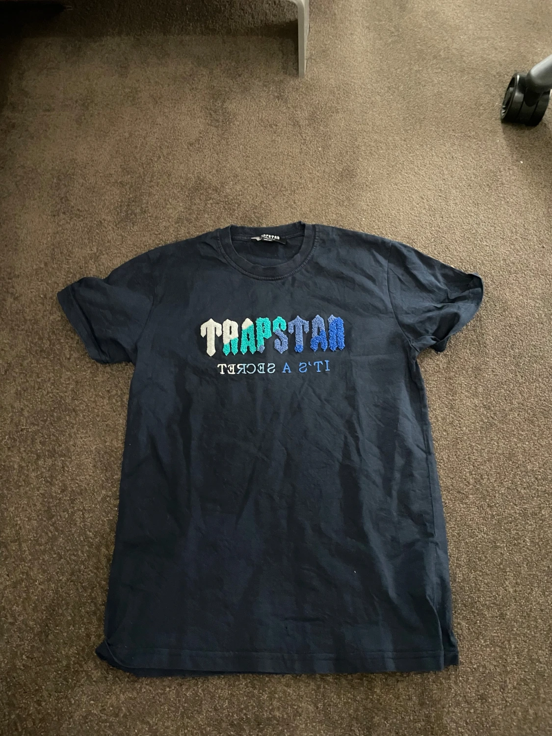 Trapstar mörkblå t-shirt med tryck