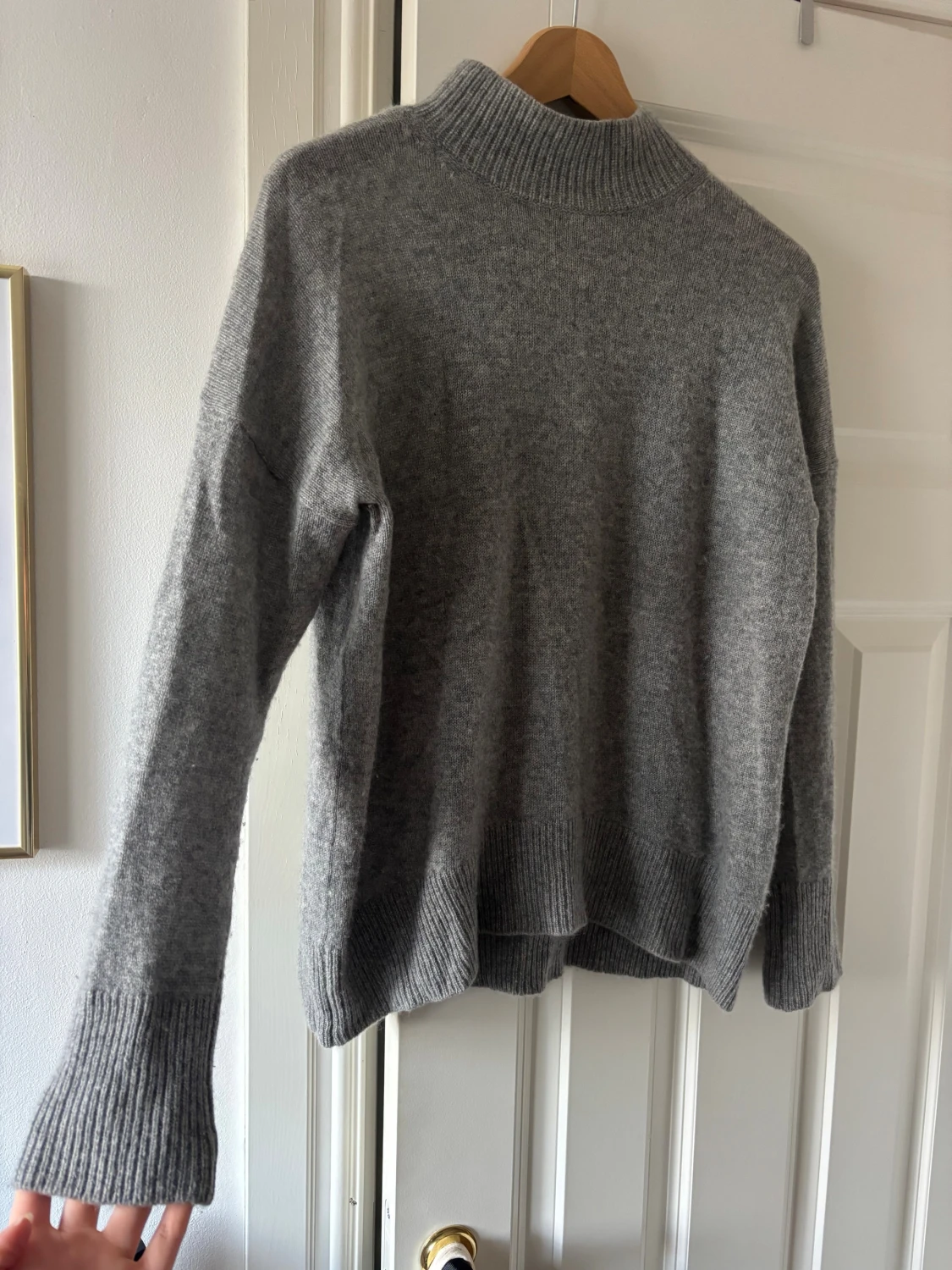 Grå polotröja i kashmir från From Future