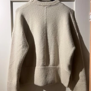 Beige stickad tröja ZARA - Trendig tröja från Zara! 