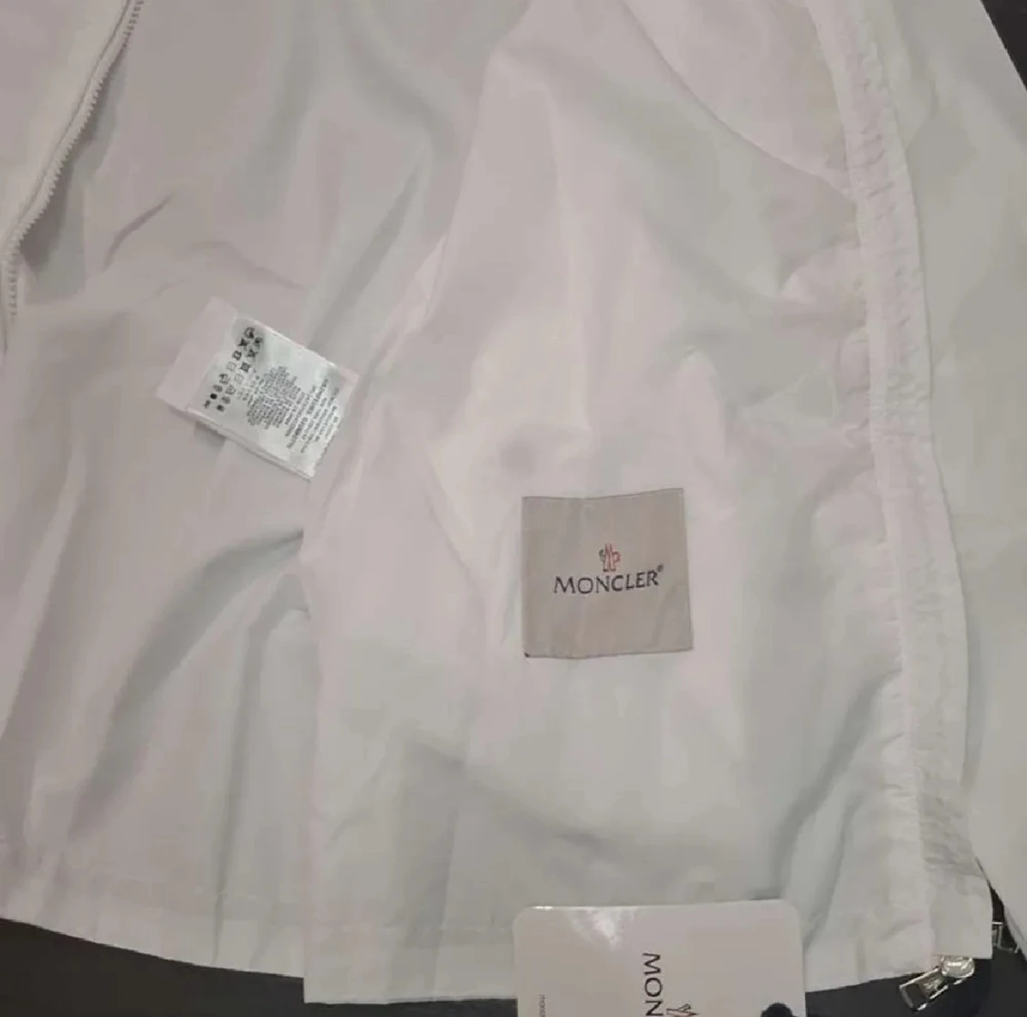 Vit vindjacka från Moncler med huva - 2