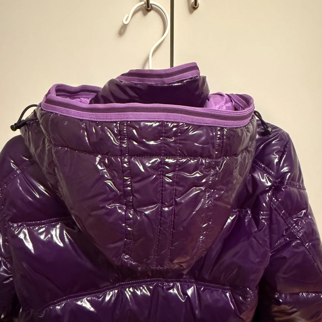 Lila pufferjacka från Moncler - 4