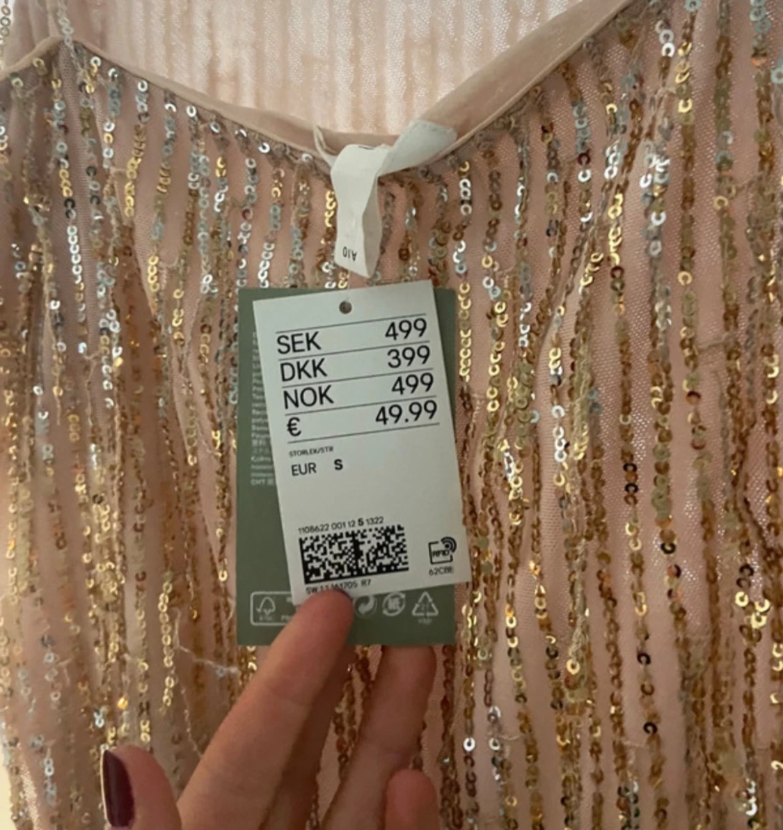 Champagnefärgad paljettklänning från H&M - 1