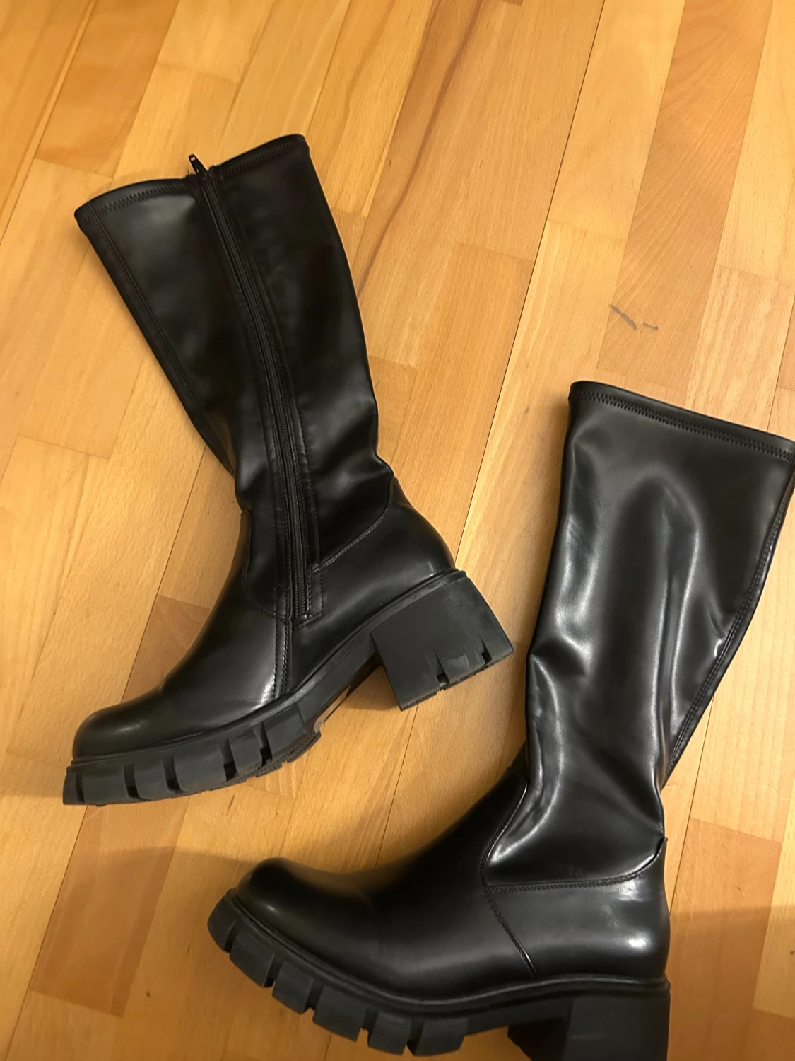 Svarta chunky stövlar med klack - 2