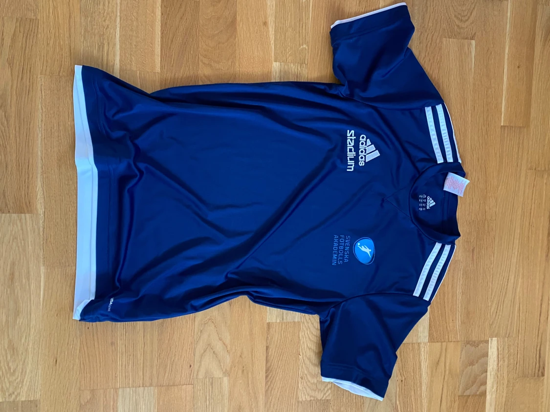 Marinblå Adidas fotbollströja SFA! NY!  - 2