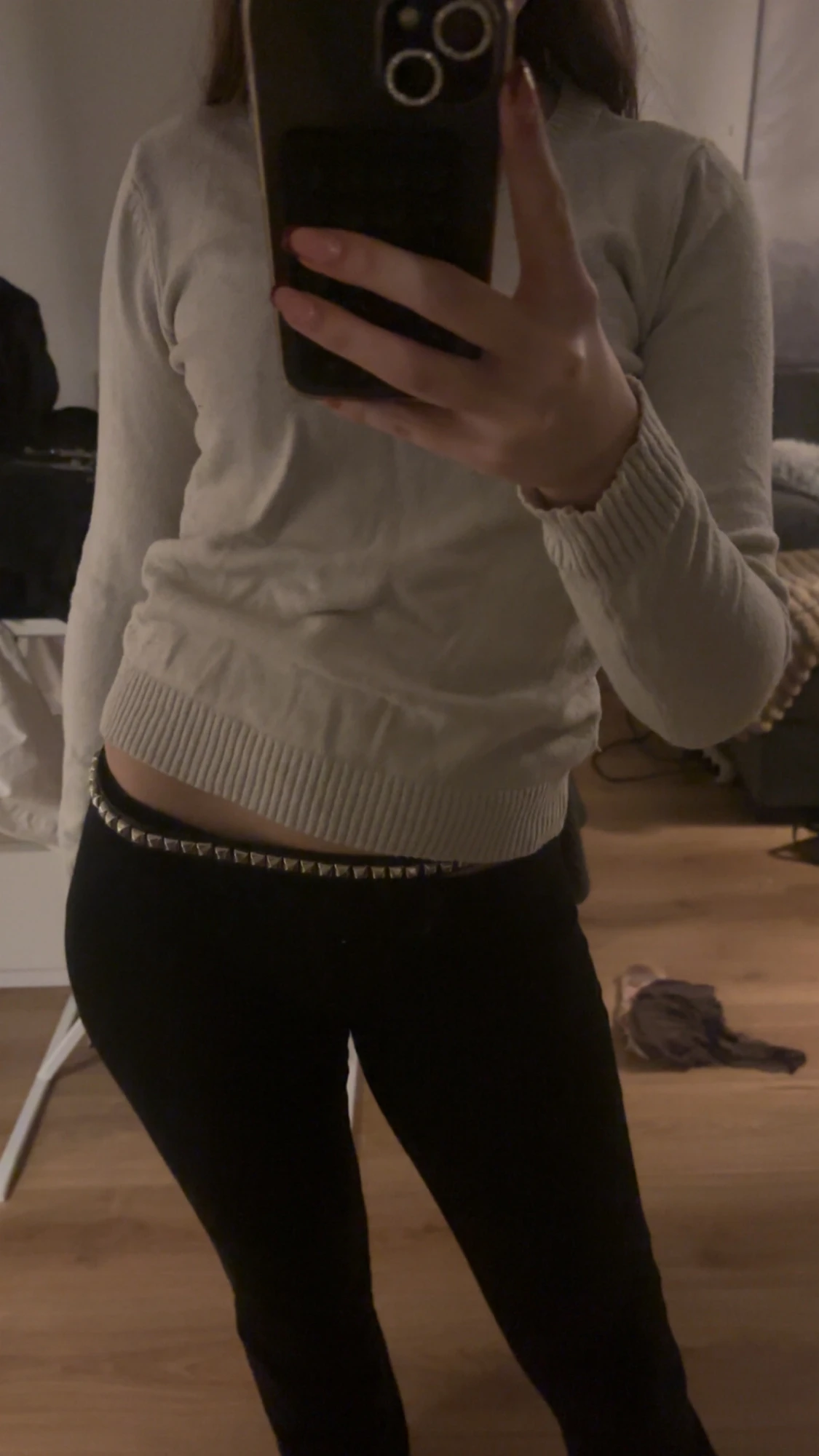 Svart bälte med silvriga nitar - 1