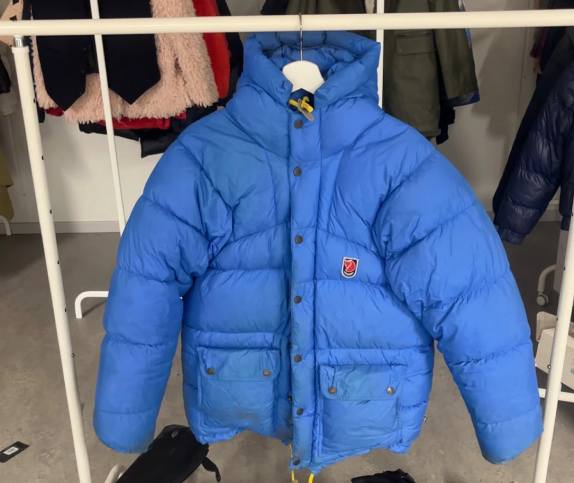 Blå dunjacka från Fjällräven