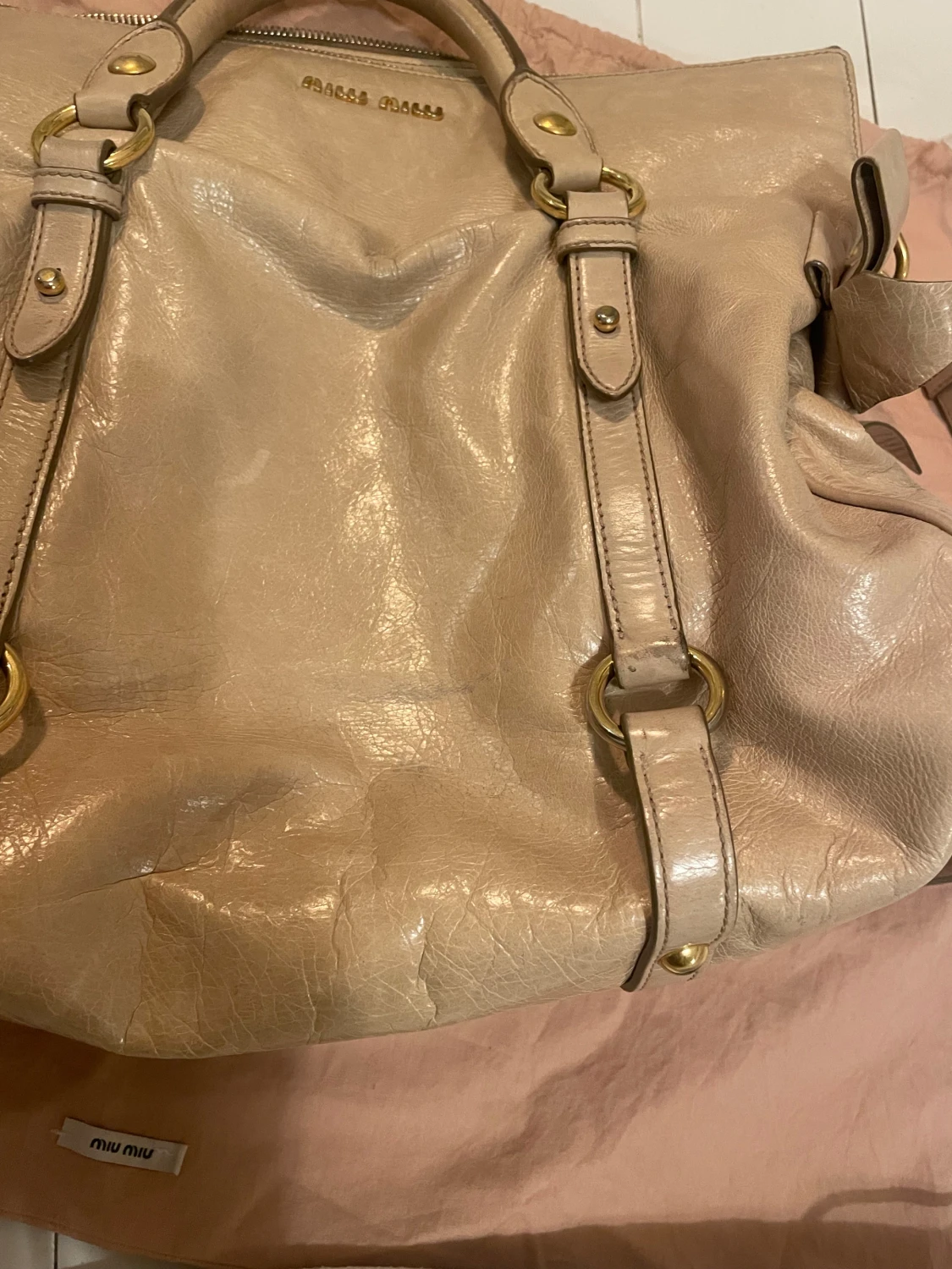Beige handväska från Miu Miu i skinn - 5
