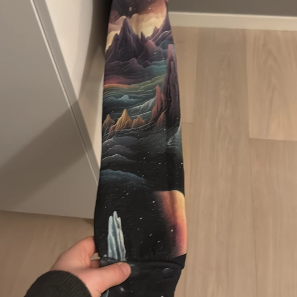 Galaxy hoodie med färgstarkt tryck - 3