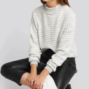 Tröja - Fin stickad grå tröja från NAKD💕 använd men i bra skick