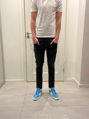 Dondup George Jeans  - Säljer nu dessa Dondup George Jeans, skriv för fler bilder/frågor🙌🏼