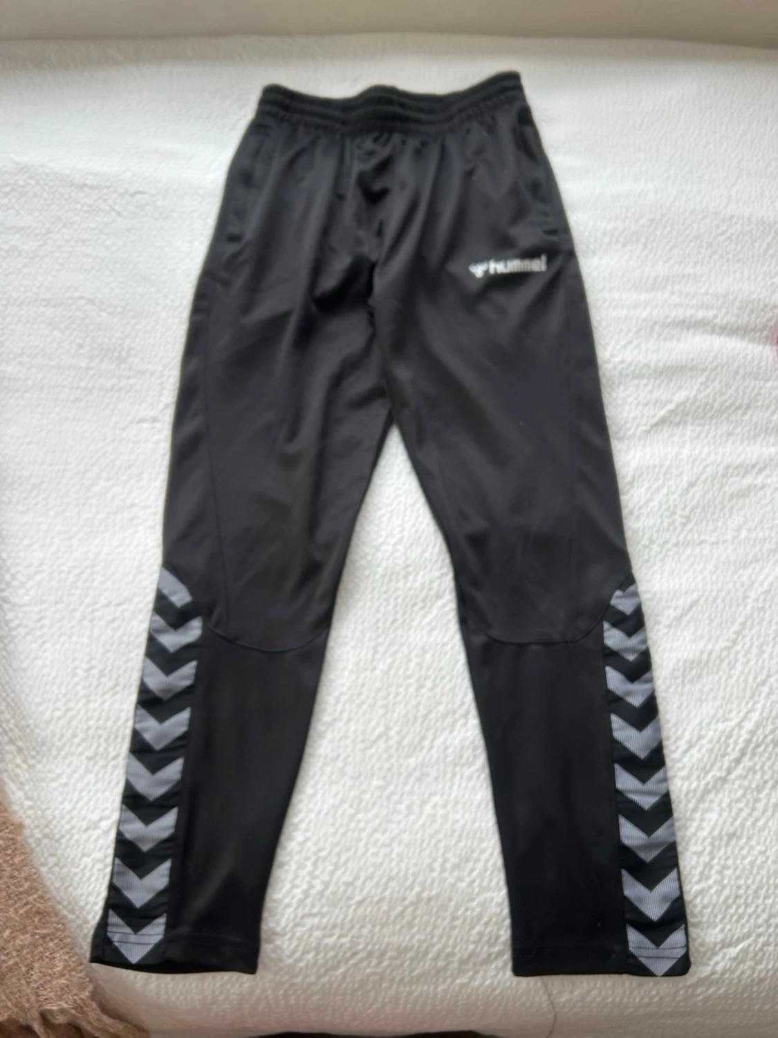 Svarta träningsbyxor från Hummel - 1