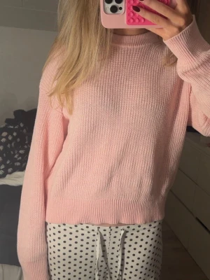 Rosa stickad tröja  - Fin rosa stickad tröja från hm💞💞