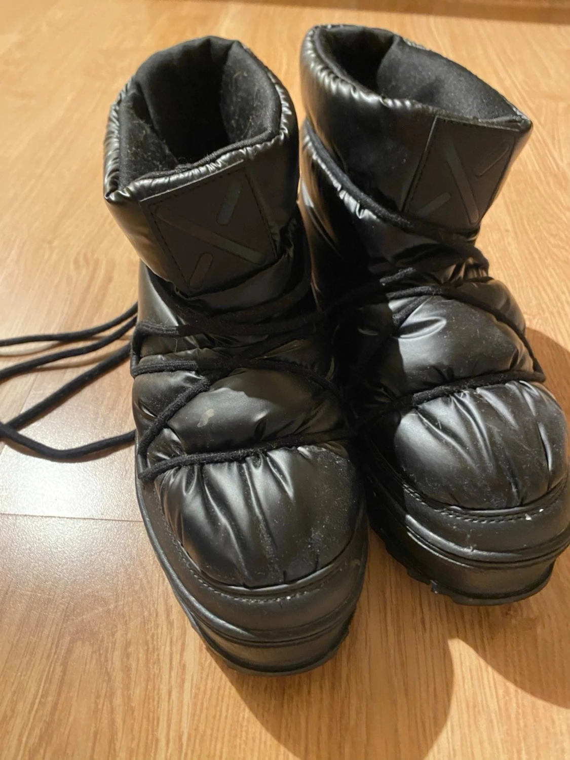 Svarta moon boots från Exani, strl 40