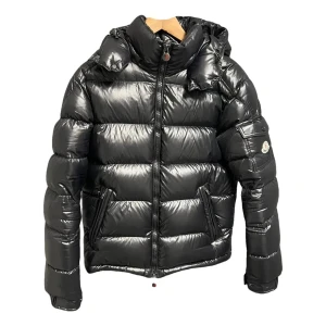 Svart pufferjacka strl 1 - Jacka i nyskick! Använd ett fåtal hånger!        Köpt för 3,5, nu endast 2,5                                            Pris kan diskuteras!