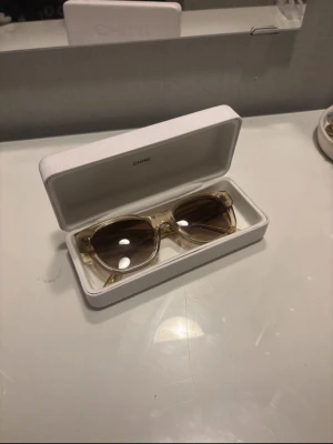 Chimi solglasögon  - Chimi 07-ECRU