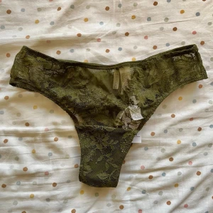 Intimissimi Brazilian spetstrosor - OANVÄND. Alla lappar sitter kvar. Denna färg säljs inte längre. 