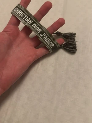 Grön Christian Dior J'Adior armband - Säljer ett Christian dior jadior armband