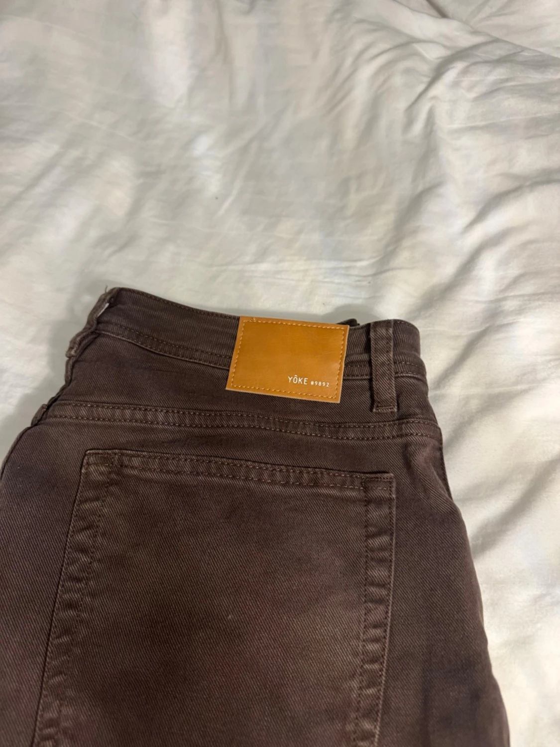 Bruna raka jeans från Yoke, M