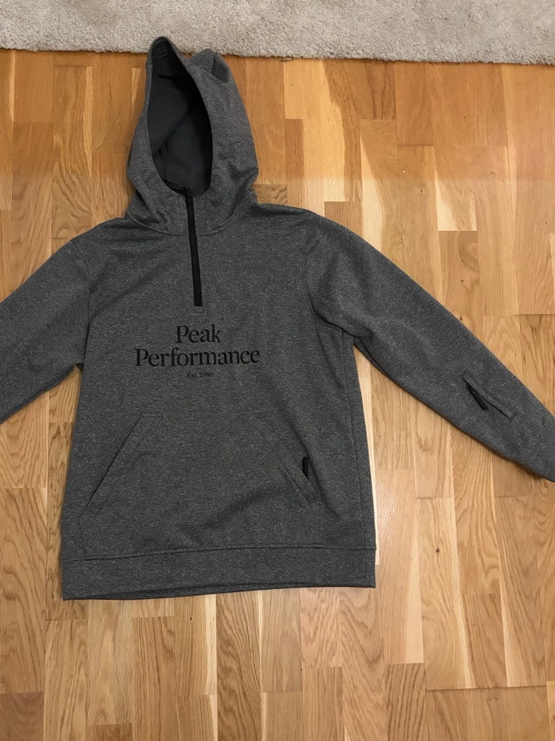 Grå hooded vindjacka Peak Performance