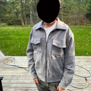 Suede Overshirt/jacka - Bra fodrad från h,estnl bra fickor bra som ny passar S och M