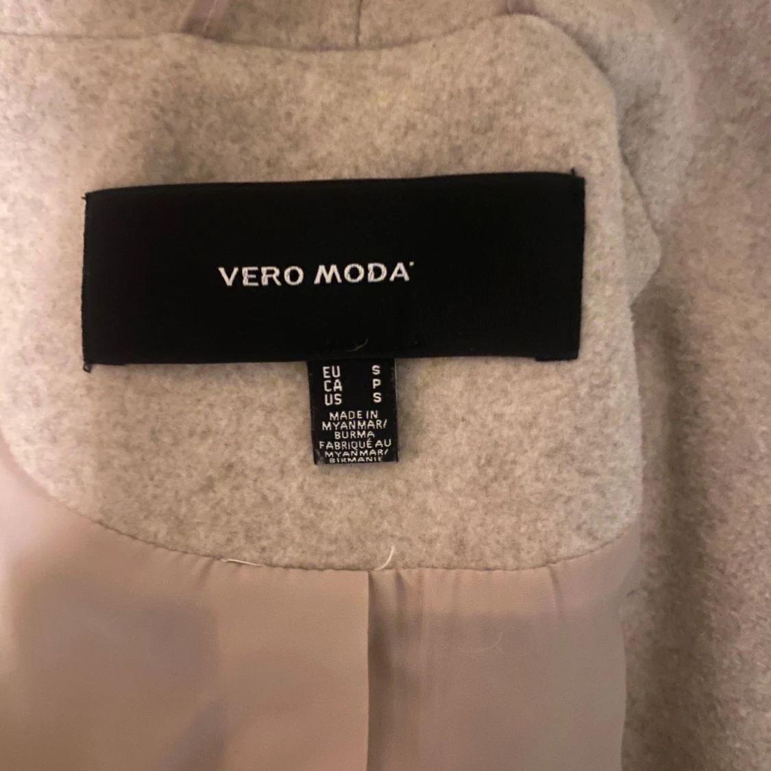 Beige kappa från Vero Moda med bälte - 2