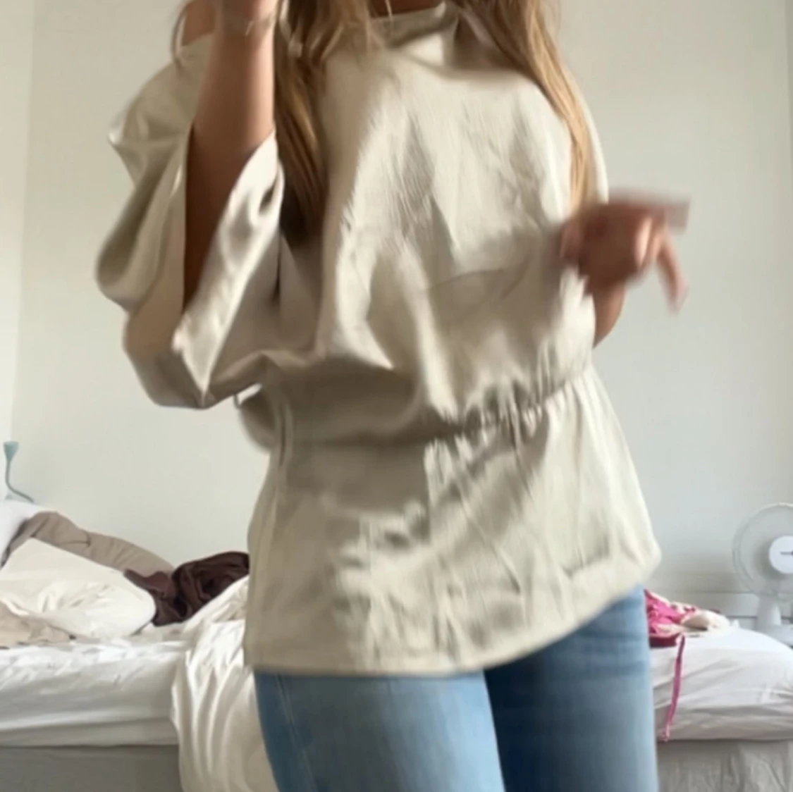 Blus med offshoulder  - 1