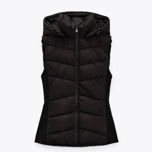 Zara väst - Svart dunväst från Zara med quiltad design och dragkedja. Använd nästan aldrig förhanldar med pris!