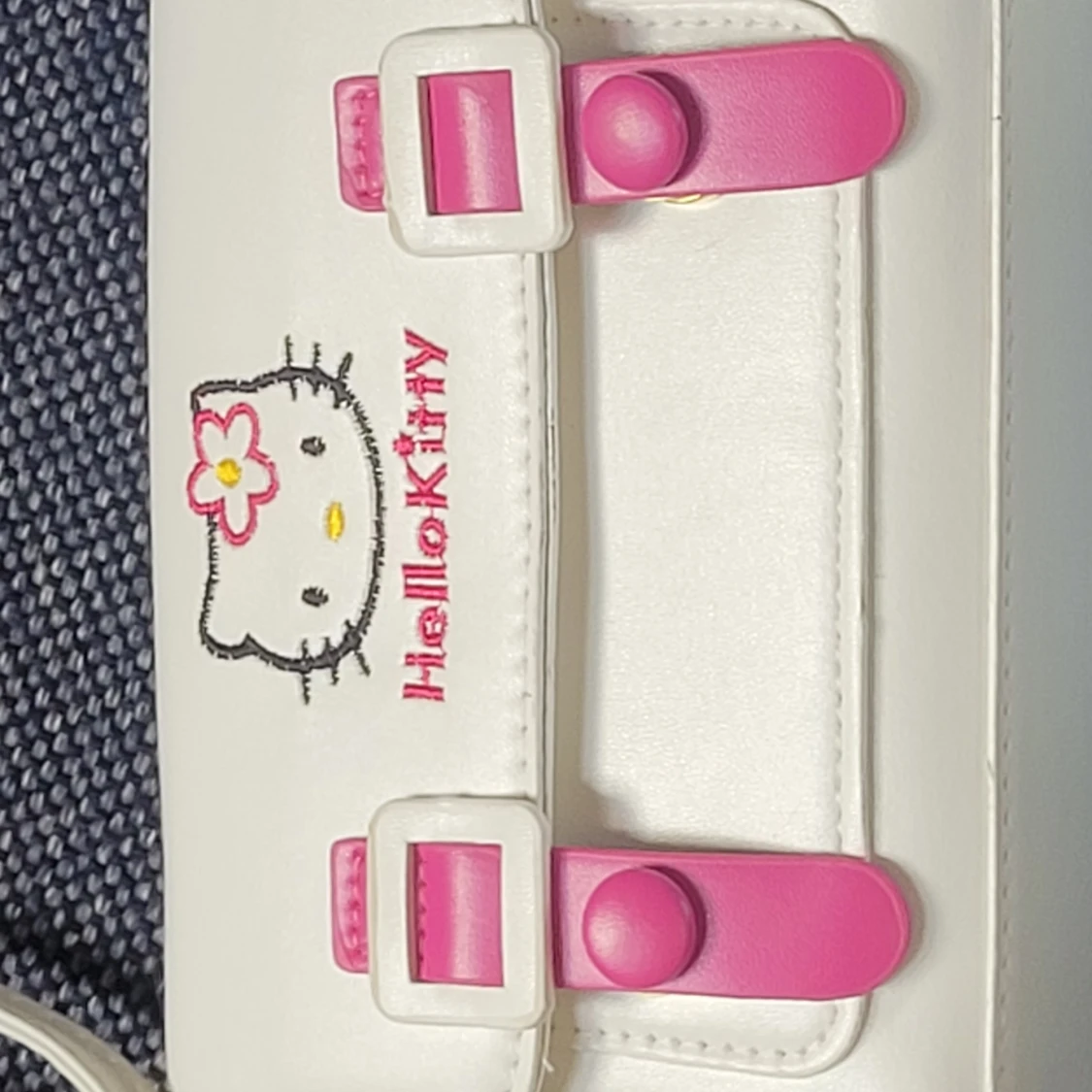 Hello Kitty axelväska i vitt och rosa - 4