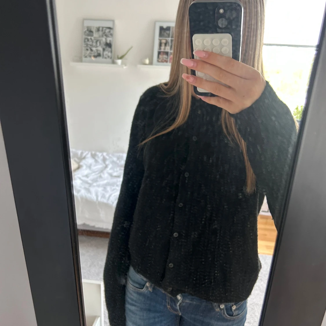 Svart stickad kofta med knappar