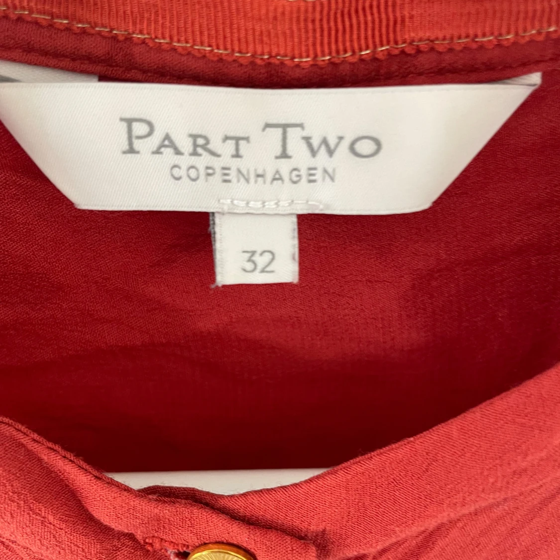 Röd blus med volang från Part Two - 2