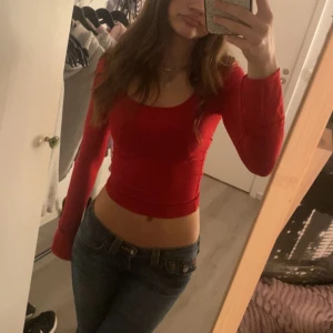 Röd topp♥️ - Röd långärmad topp från Gina tricot♥️