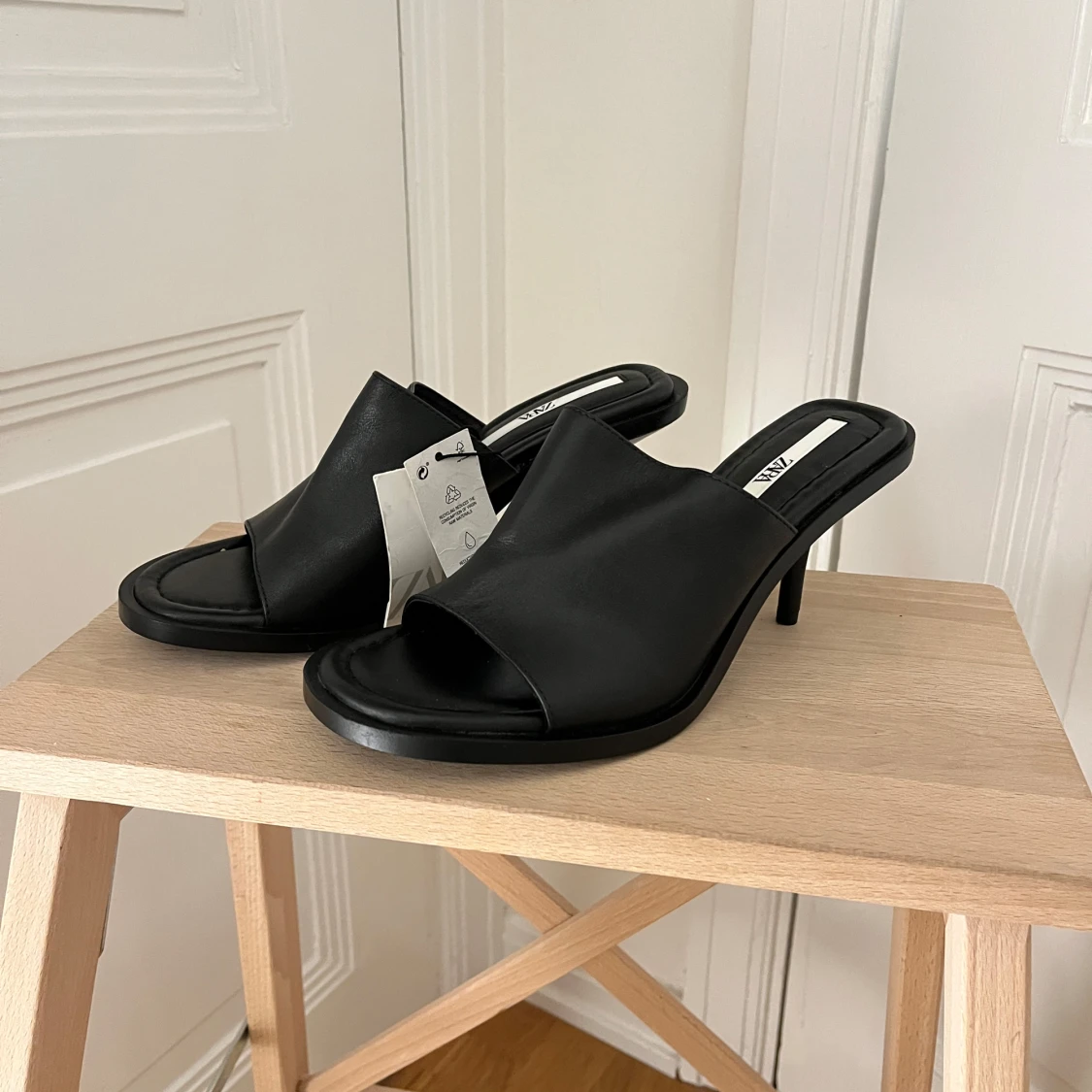 Svarta klackade sandaler från Zara strl 38 - 2