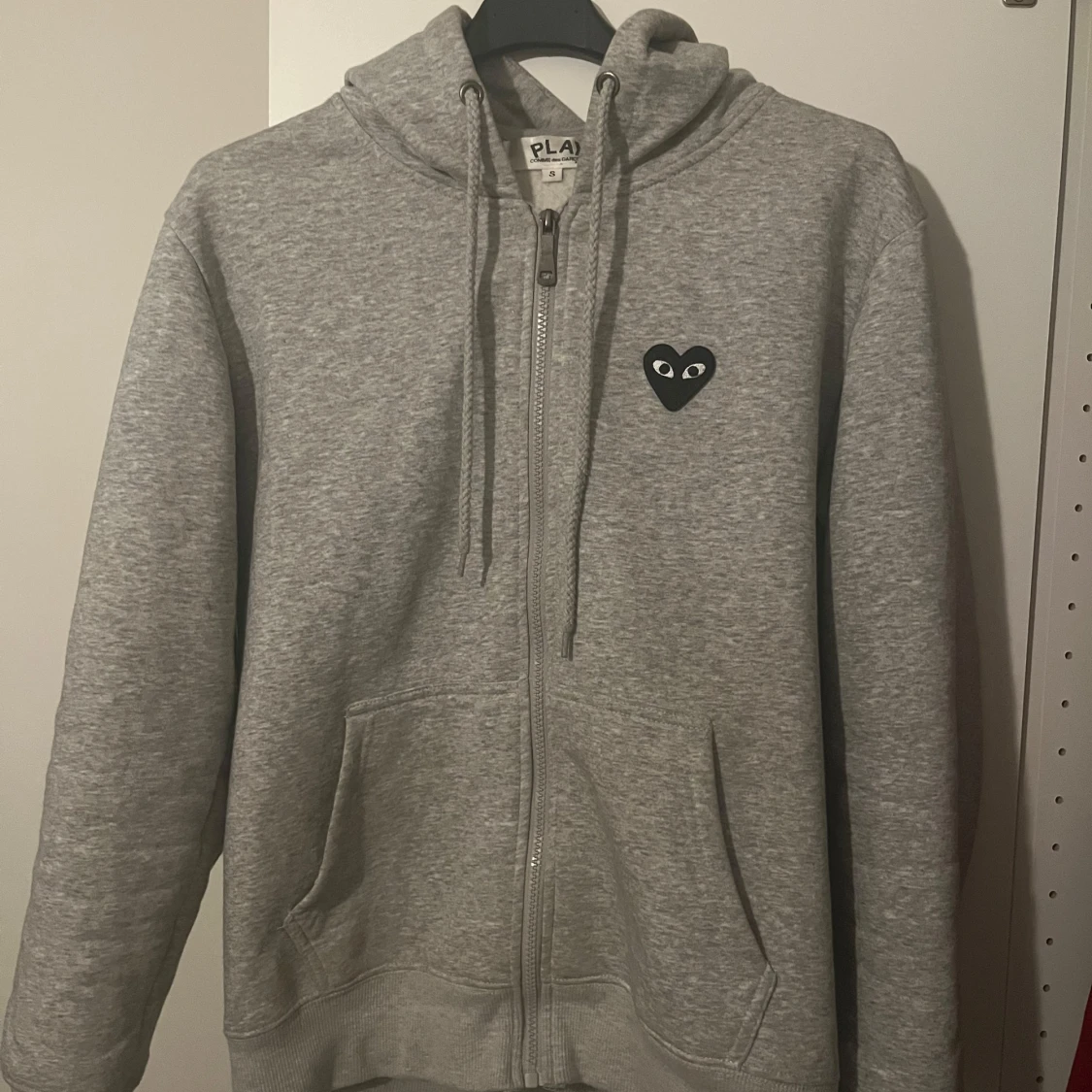 Grå hoodie Comme des Garçons Play