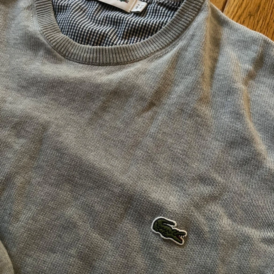 Grå stickad tröja från Lacoste - 1
