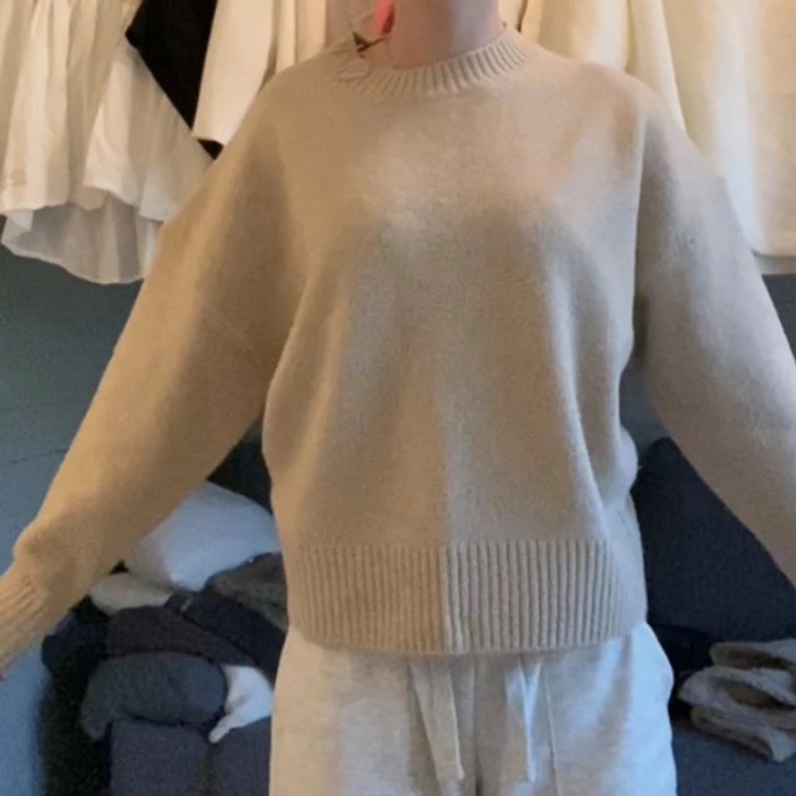 Beige stickad tröja 