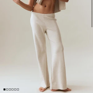 Stickade mjukis byxor från hm - Beiga stickade fina mjukisbyxor från hm