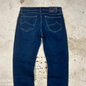 Jacob Cohën modell 625  -  Mörkblå jeans från Jacob Cohën, Modell 625, storlek:W33, Pris:599, skick:7/10, om ni har frågor om mått eller allmänna frågor kontakta mig ⚜️