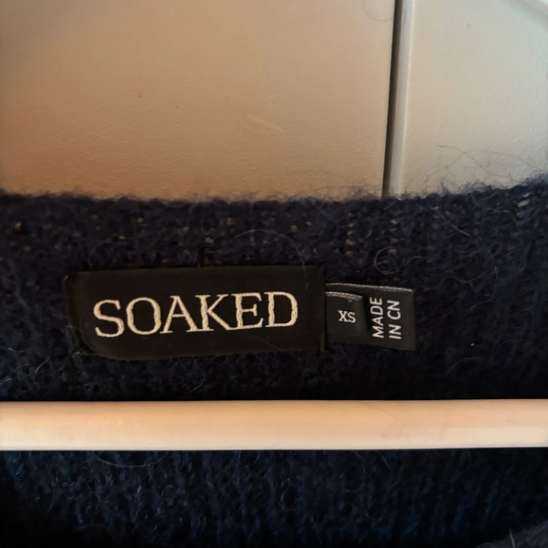 Mörkblå stickad tröja från Soaked - 1