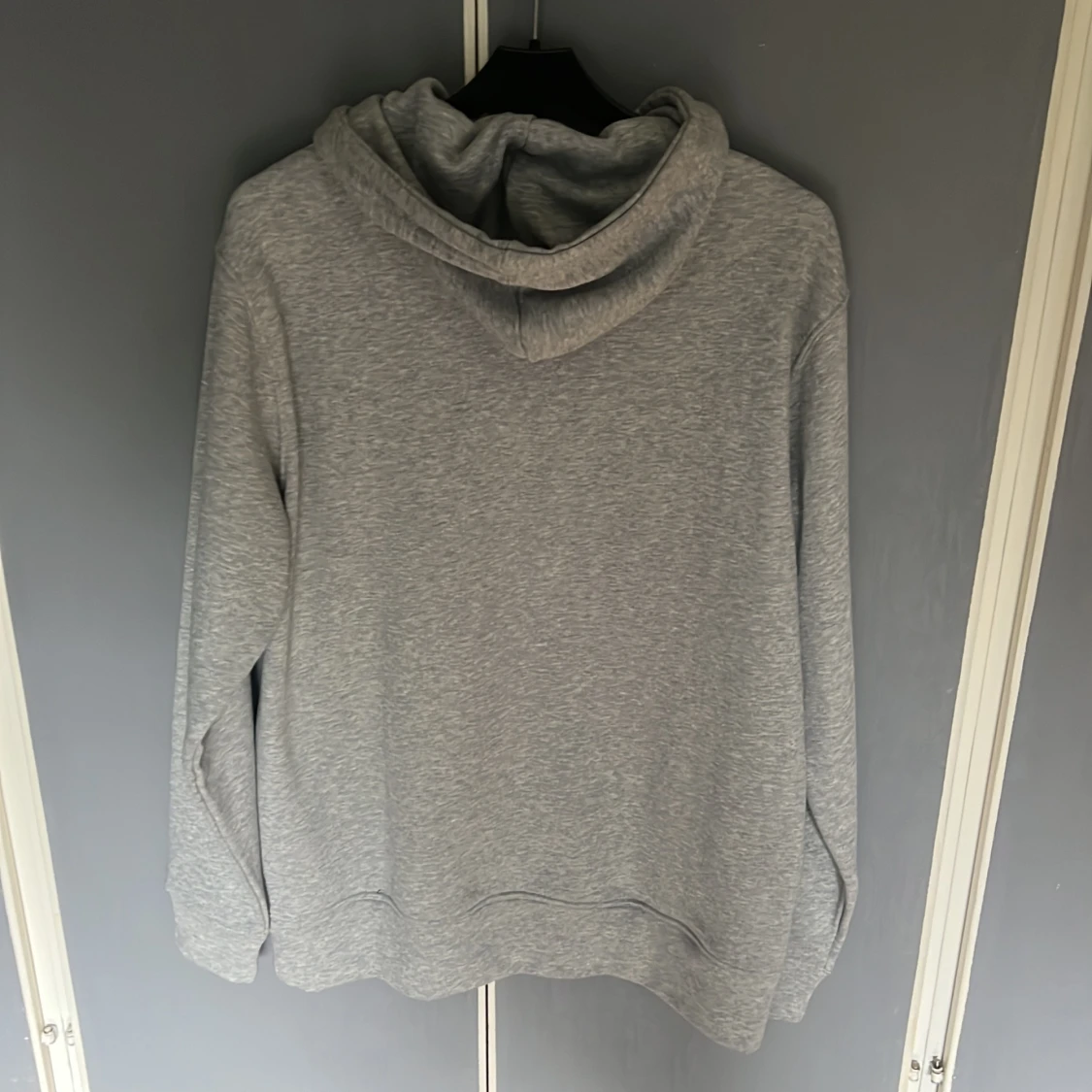 Grå hoodie från Comme des Garçons Play - 1