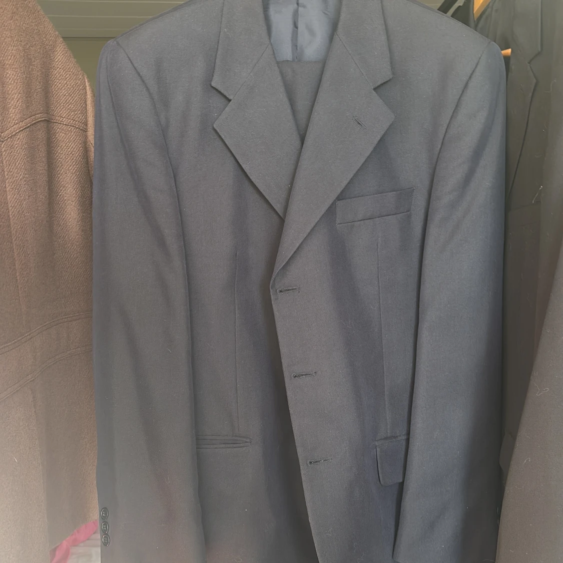 Mörkblå kostym från Elson Casual, stl 52