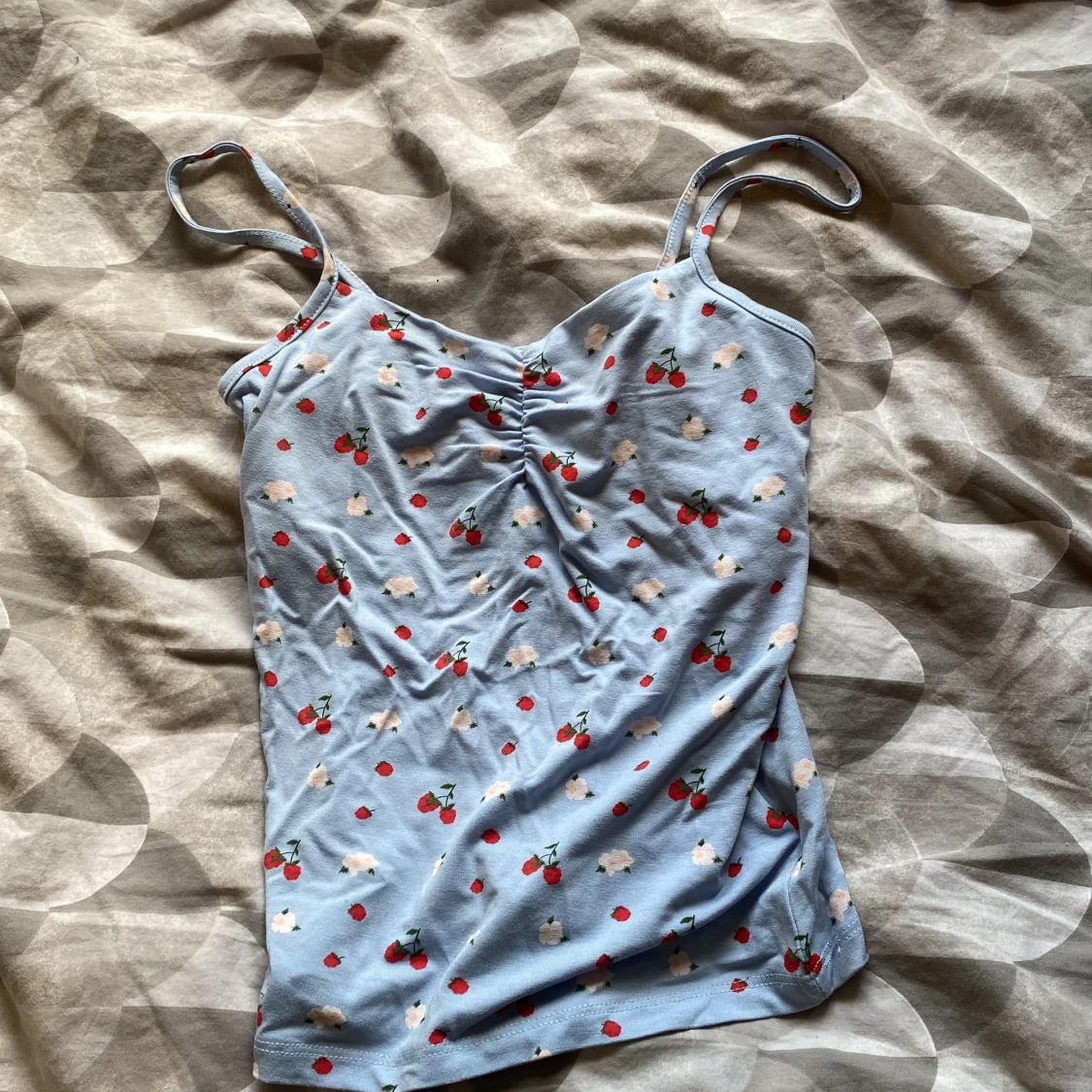 Ljusblå mjukisbyxor med hallonmönster - 2