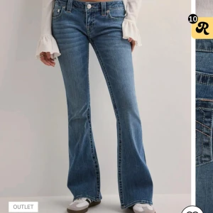 Bootcut jeans från True Religion - Byta! Vill byta dom här jeans i storlek w29 till w28, om någon vill byta, spelar ingen roll hur dom ser ut! Så länge dom e bootcuts och low waist Skriv gärna om nån vill byta 