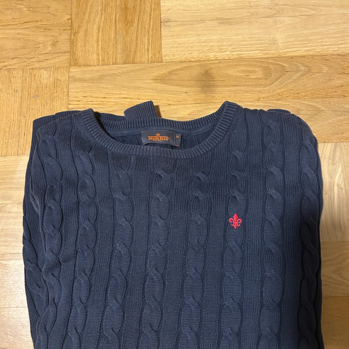 Mörkblå kabelstickad tröja Morris - 2