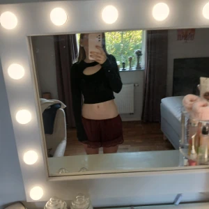 Svart tröja - Går inte under 100 kr, frakt