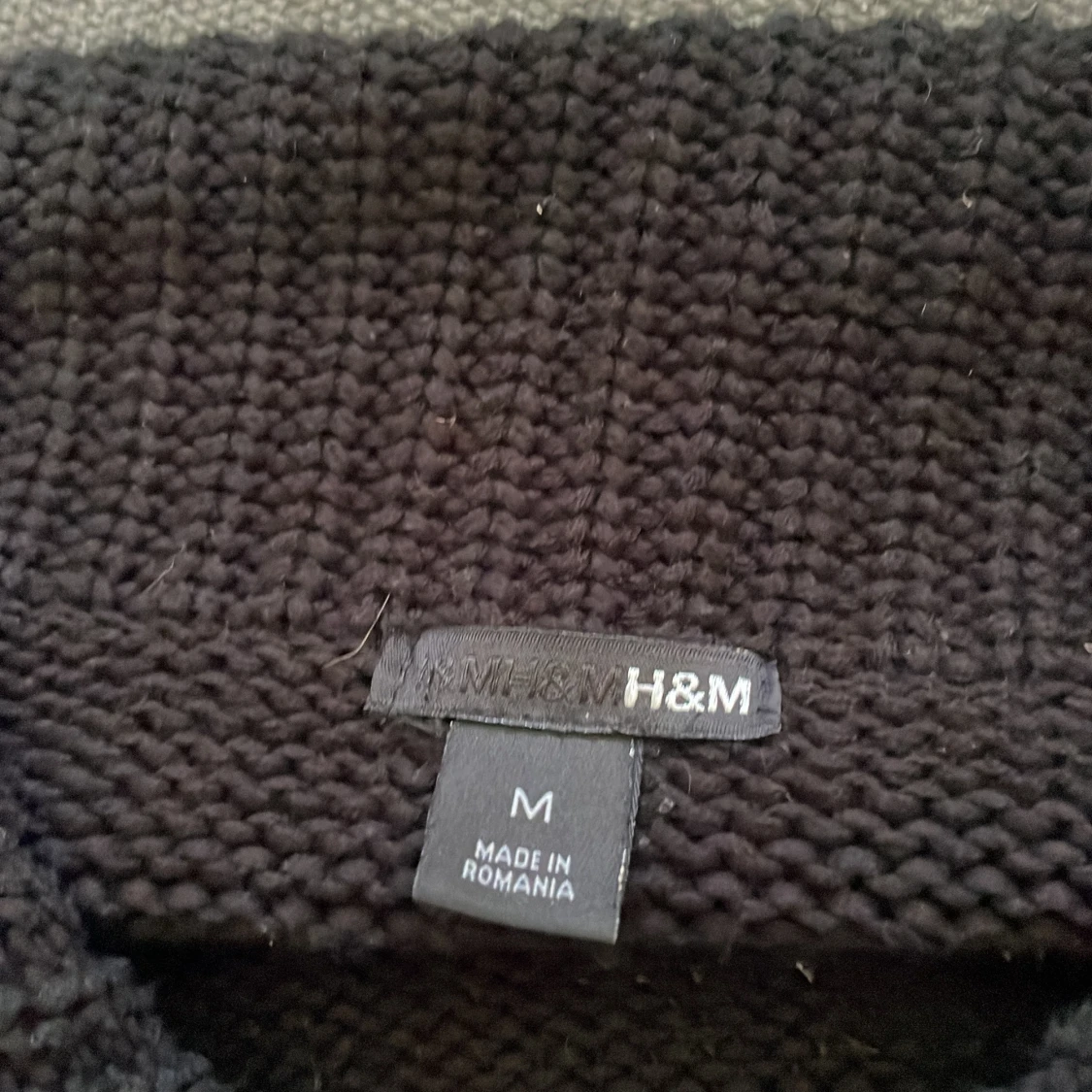 Svart stickad kofta från H&M - 1
