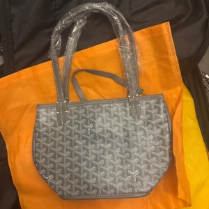 Helt ny väska  - Helt ny väska 