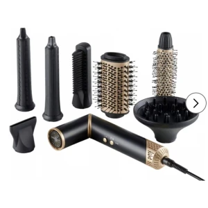 Multistyler hårfön med tillbehör - Multistyler hårfön med flera utbytbara tillbehör för styling, inklusive rundborstar, volymmunstycke, kam och locktillbehör. Elegant svart och guld design. är i  gott skick utan synligt slitage. Använt 4 gånger endast. 