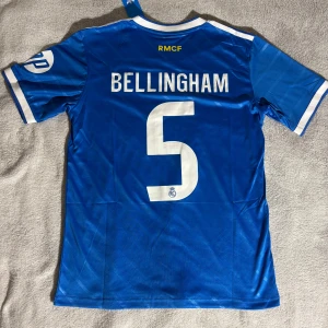 Bellingham Real Madrid fotbollströja - Helt ny Bellingham Real Madrid fotbollströja i storleken S
