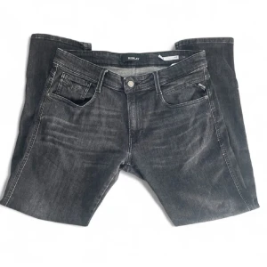 Replay Anbass Slim Fit Jeans Svart - Snygga svarta Replay Anbass jeans i slim fit 32x30, använda några gånger skriv om ni har frågor 