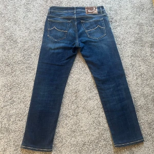 Jacob Cohën jeans  - Snygga blå jeans från Jacob Cohën, modell Type 625. Size 31. Byxorna är i mycket bra skick. Hör av dig vid frågor!  